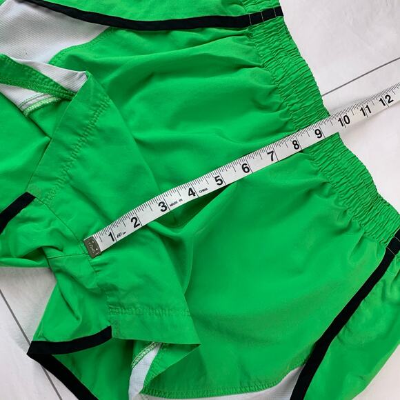 Nike Shorts Womens Small Green Athletic Running Activewear Gym Hiking Casual - Picture 10 of 12